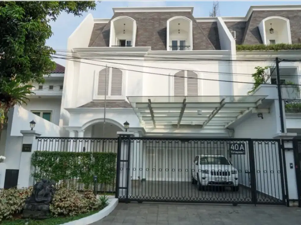 Rumah American Style 3 Lantai di Kebayoran Baru Full Furnished & Lift