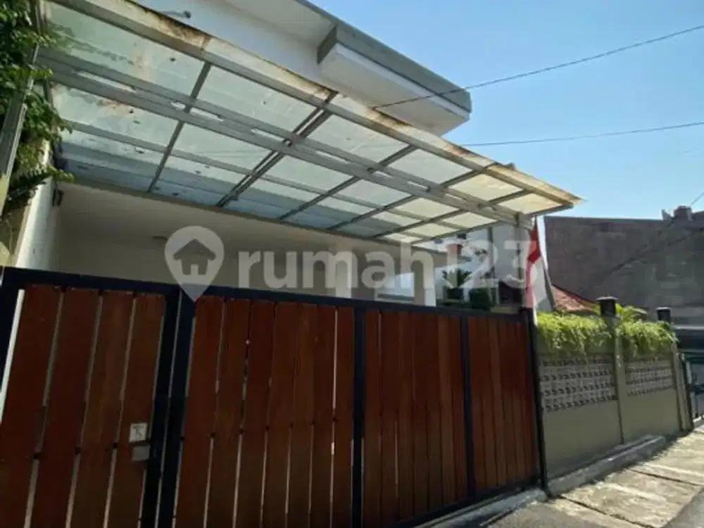 Rumah Modern Dekat Ke Citos Dan Perkantoran di Cilandak