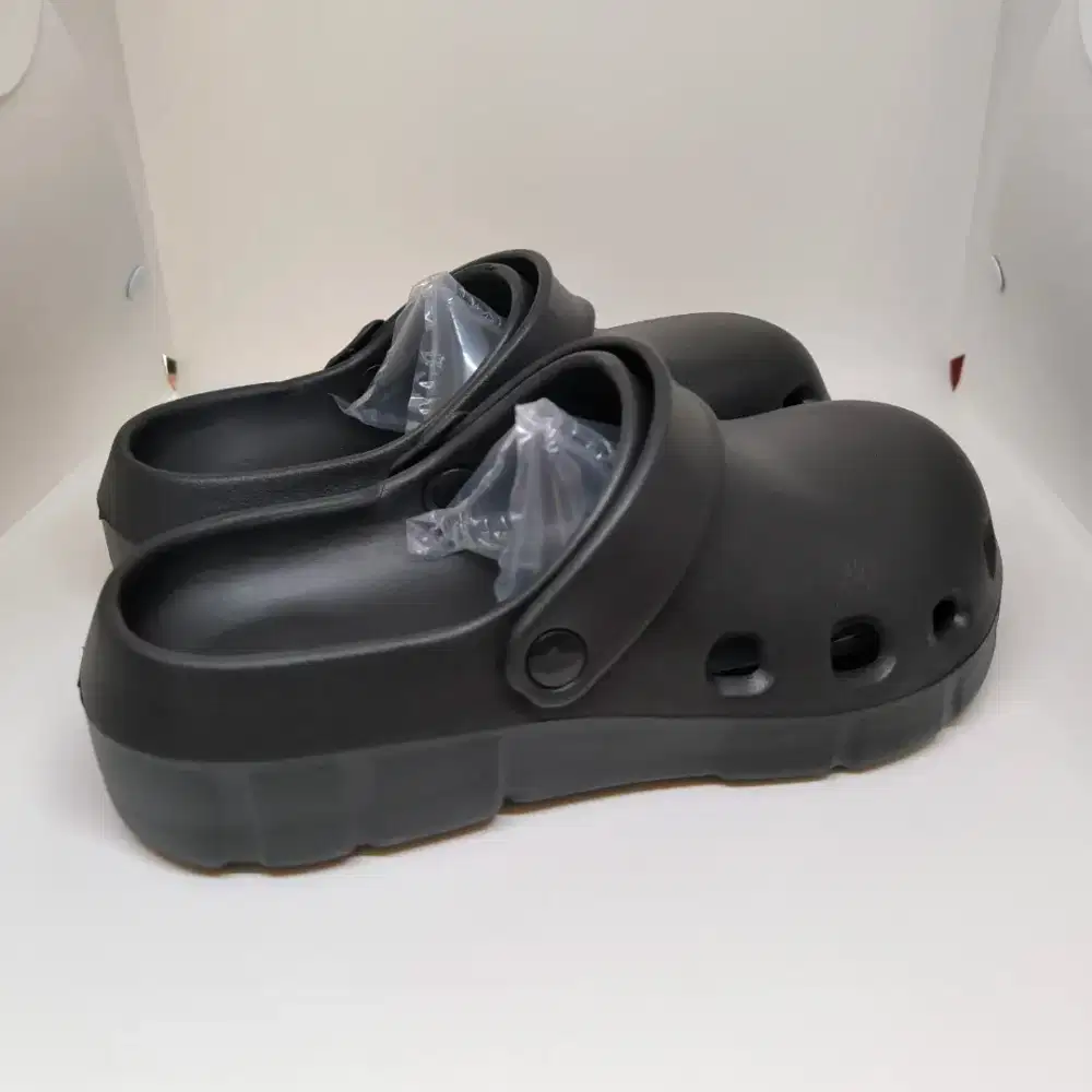 Sandal Hitam Polos