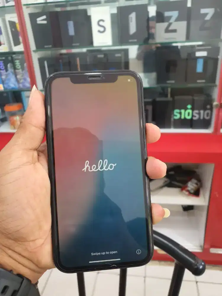 Iphone  xr 64gb black jaringan xl tree permanen bh 100.