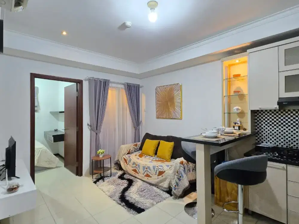 Disewakan Apartemen Royal Mediterania Garden Lantai Tinggi Furnished Cantik