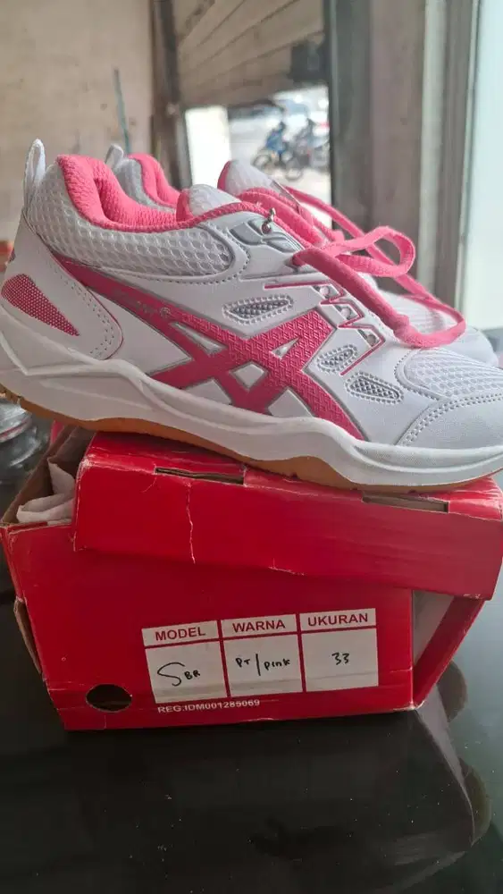sepatu tosant masih baru, dijual karna kekecilan