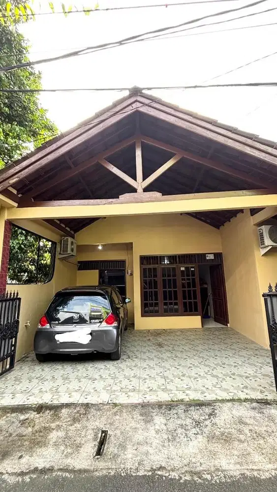 DISEWAKAN Rumah Luas, Nyaman & Pet-Friendly di Kalisari, Pasar Rebo