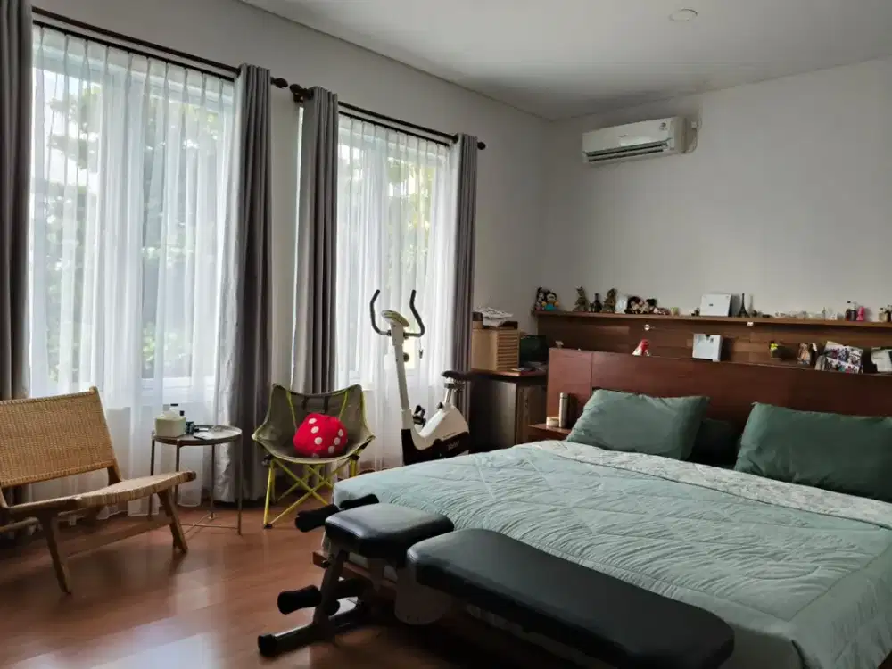 Beli Rumah Tinggal Bawa koper Rumah Cozy Cantik Full Furnished di Jalan Pulomas