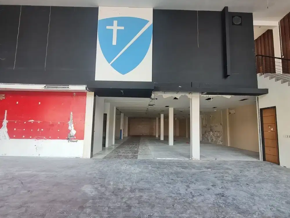 Gedung ada Kolam Renang Besar Disewakan, di area Denpasar Barat