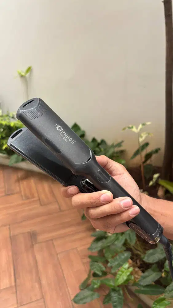 Tornado TF 606 Black Hair Straightener