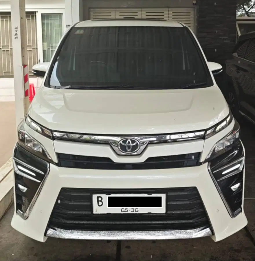 Toyota Voxy 2019 Putih Spesial harga CASH!