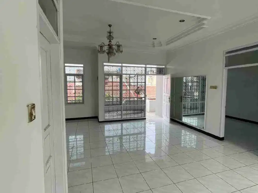 dijual rumah di taman Kopo indah 2 siap huni