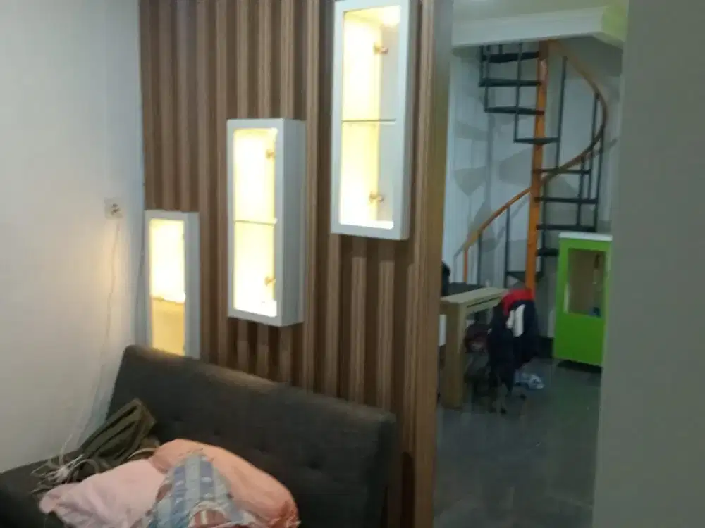 dijual rumah 2.5 lantai full renovasi park residence