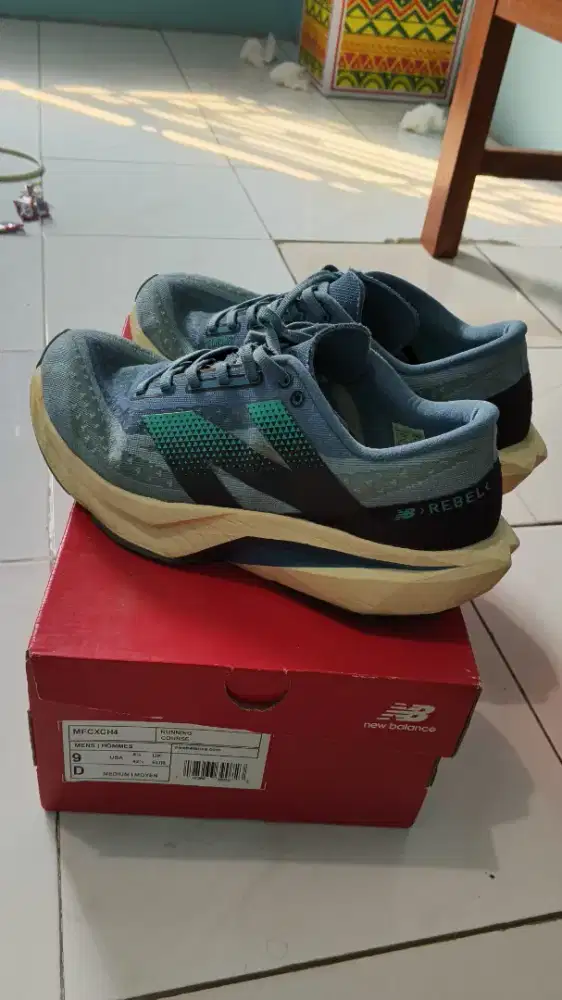 Sepatu running NB Rebel v3 ( Istimewa