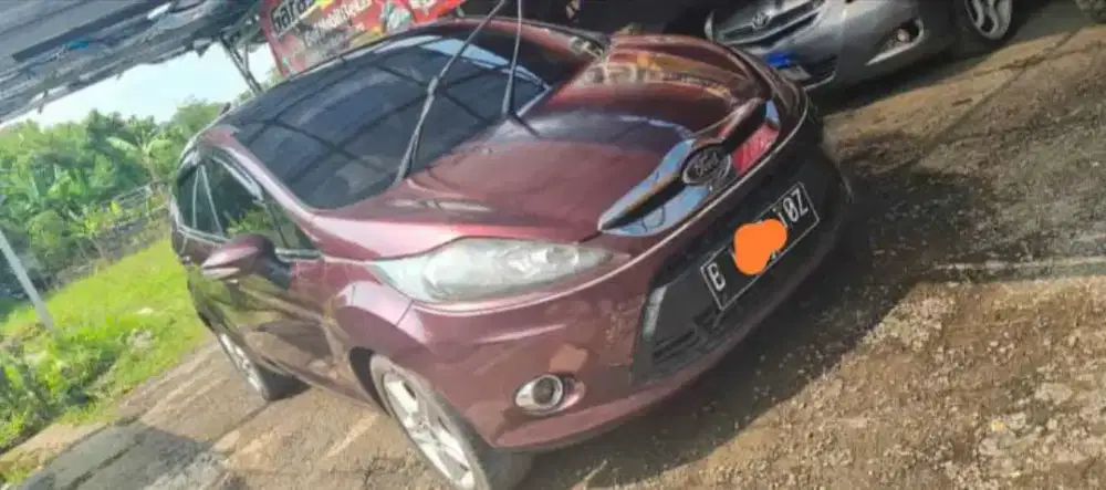 ford fiesta 2012 ungu