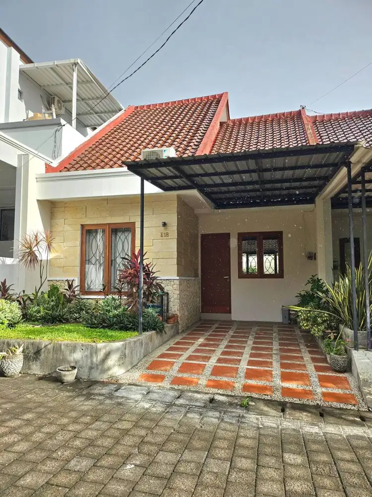 Rumah style villa. Satpam 24 jam. Lokasi Kerobokan, Kuta Utara