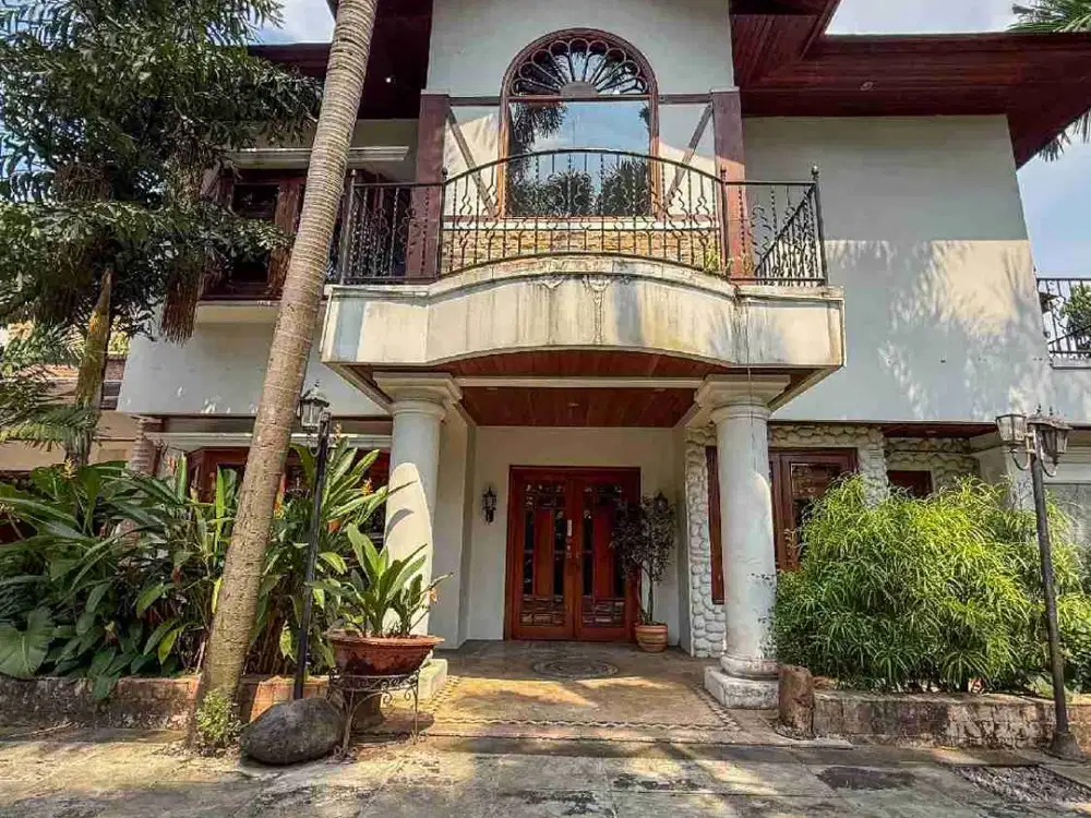 Rumah Siap Huni Suasana Villa di Lebak Bulus