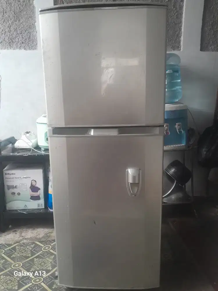 Kulkas hitachi 2 pintu