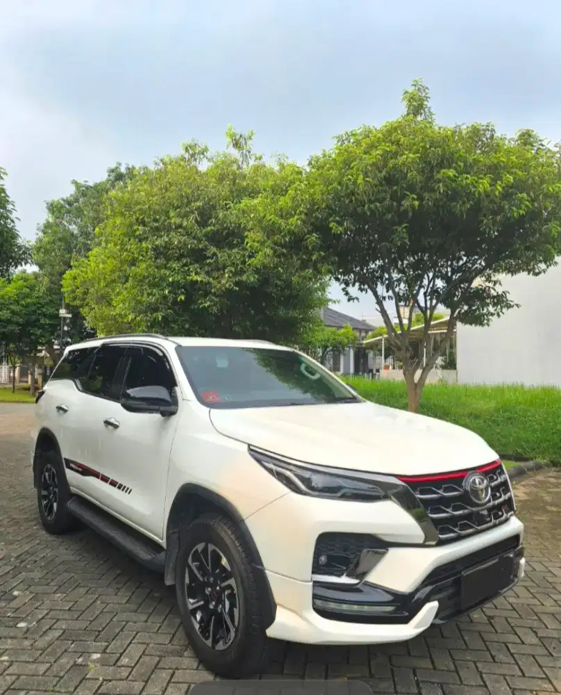 Dijual Fortuner 4x2 TRD AT Diesel White