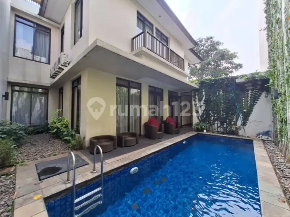 Rumah Luas Siap Huni dengan Private Pool di Komplek Elite Lebak Bulus