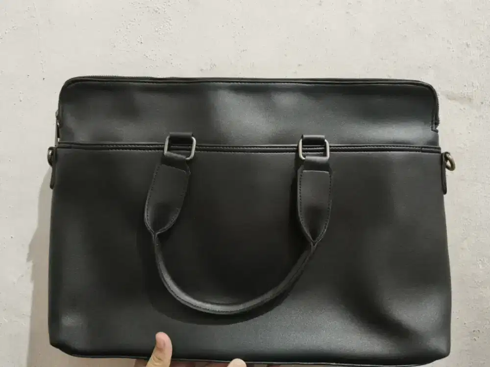 Tas Laptop Warna Hitam
