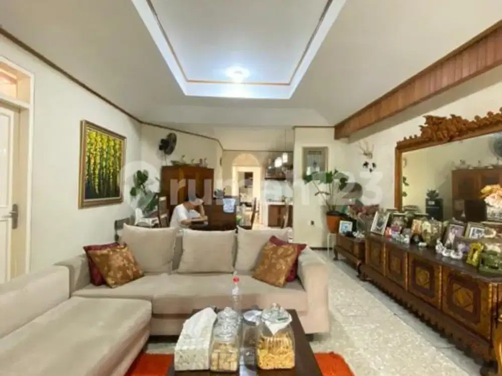 Rumah 1 Lantai Nyaman & Asri Luas 266M2 di Cirendeu