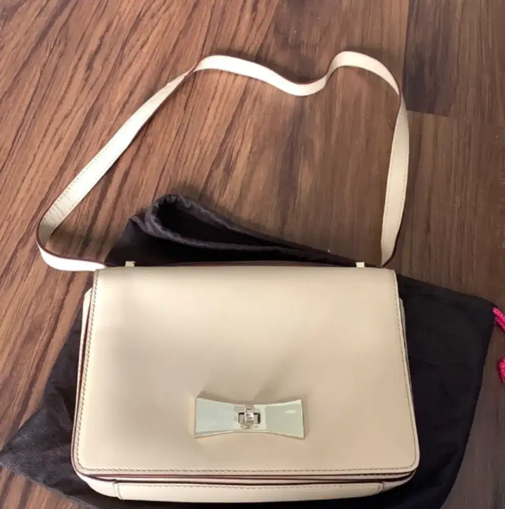 Kate spade Sling bag authentic