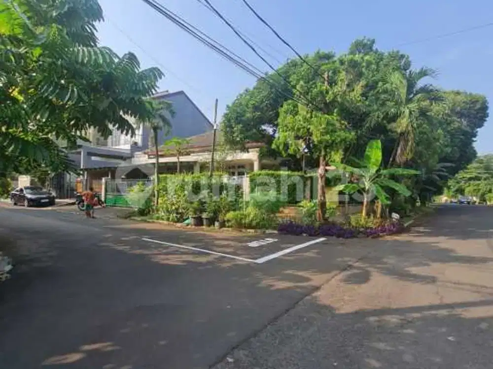 Rumah lama terawat di Bukit Cinere Indah