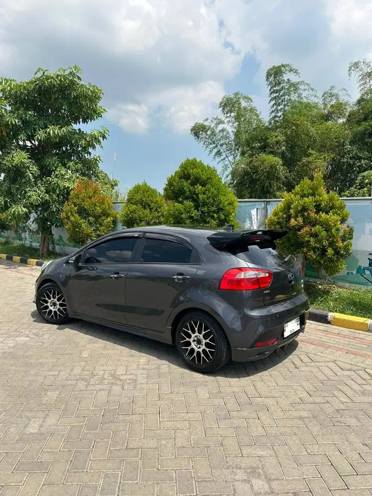 KIA RIO HATCHBAG (2012)