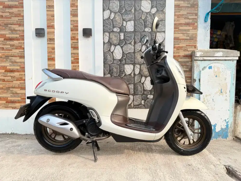 H. NEW Scoopy Prestige