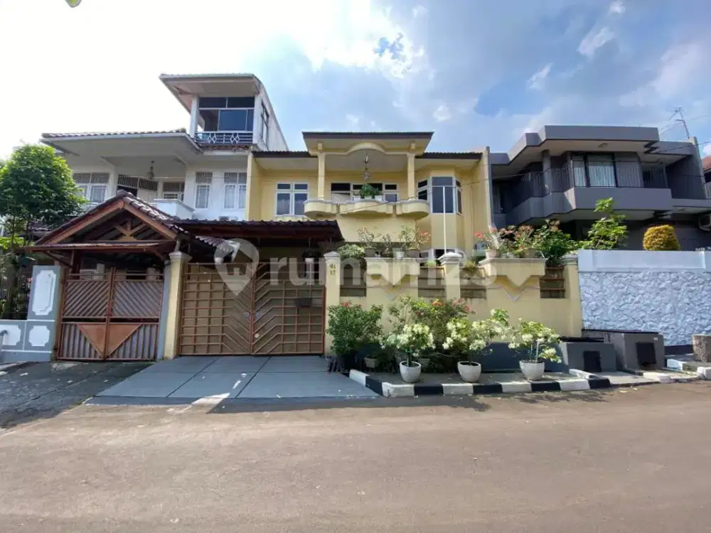 Rumah 2 Lantai Bagus Terawat dan Rapi Dalam Komplek di Cinere