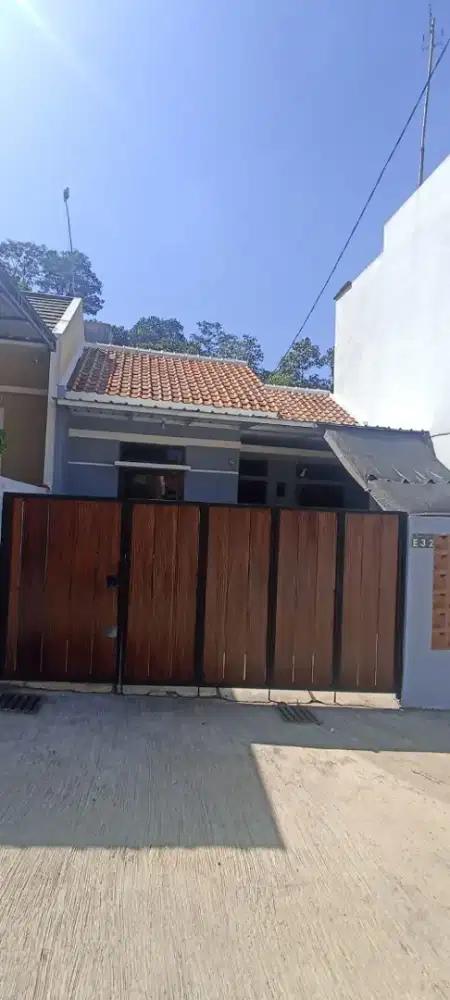 DISEWAKAN RUMAH UNTUK TEMPAT TINGGAL PER TAHUN