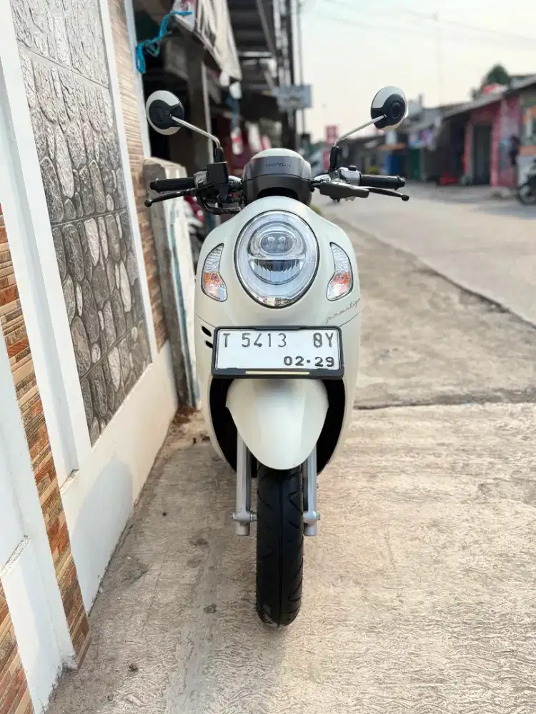 H. NEW Scoopy Prestige