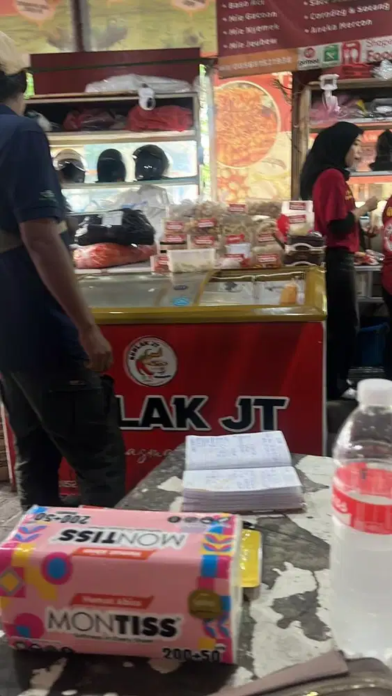 Pelayan Seblak dan Dimsum
