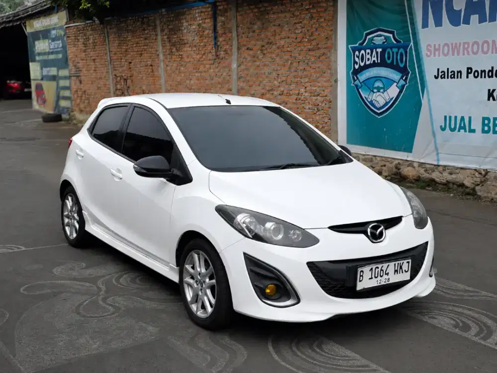 Mazda 2 R Matic 2013 Dp 7 Juta