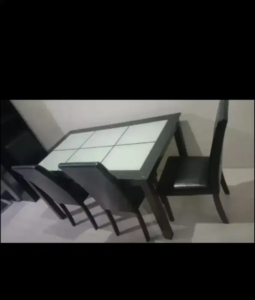 Meja makan kayu kaca modern minimalis