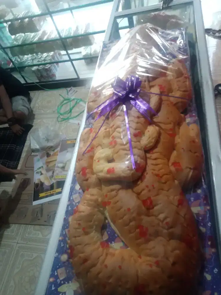 Roti buaya jumbo ukuran 1 meter bisa di antar area bandung