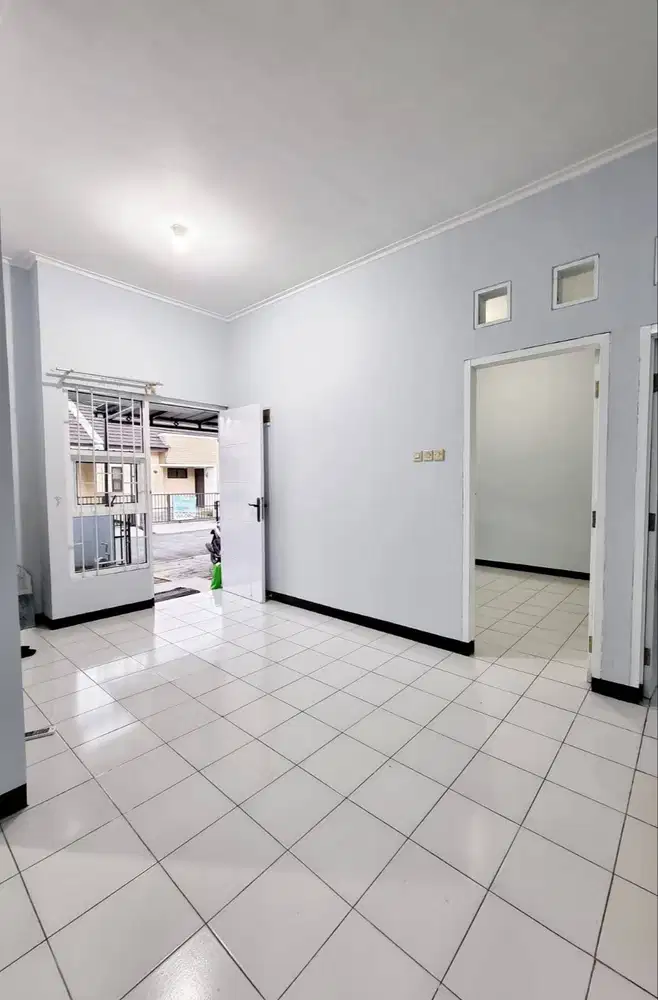 Dijual Rumah Hoek Siap Huni di Taman Kopo Katapang