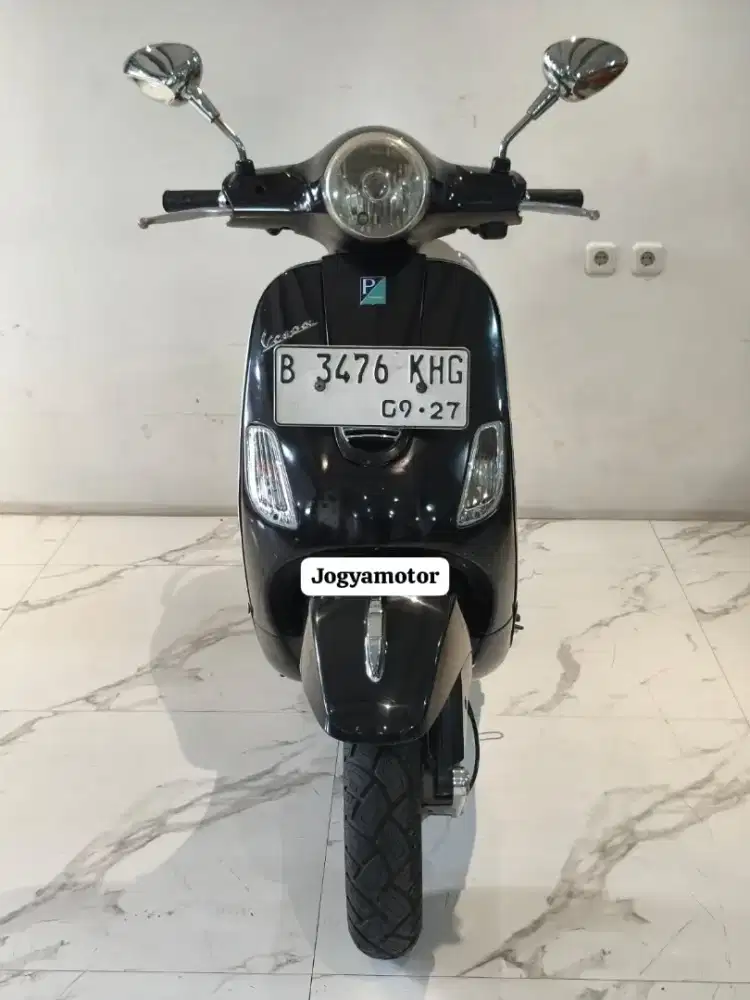 1 - Piaggio Vespa LX 125 Tahun 2012