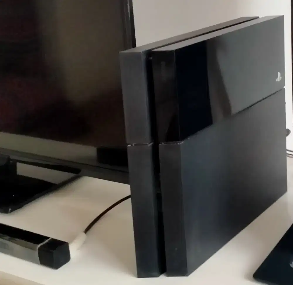 PS4 Fat 500 GB Fullset + 2 Stick + Camera + 5 Games Original