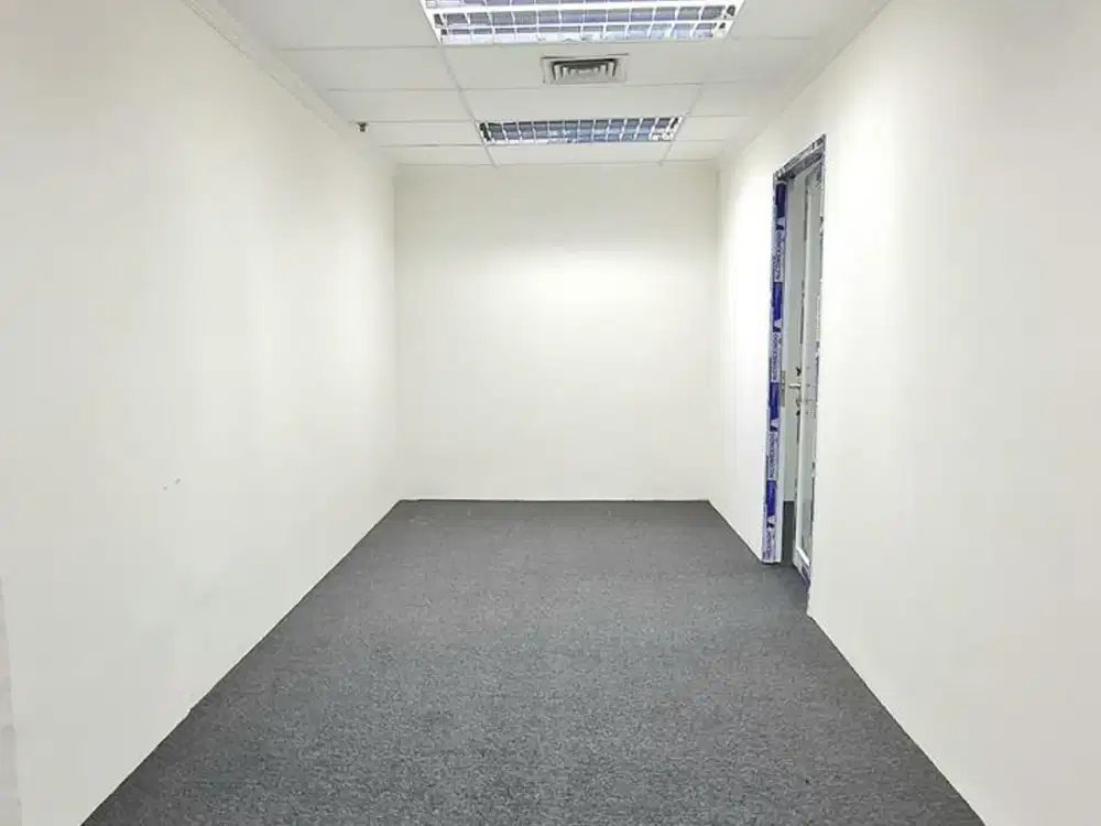 Sewa Kantor Area Kuningan Jakarta Selatan di Wisma Kodel Partisi Tanpa Furnished, Lokasi Strategis