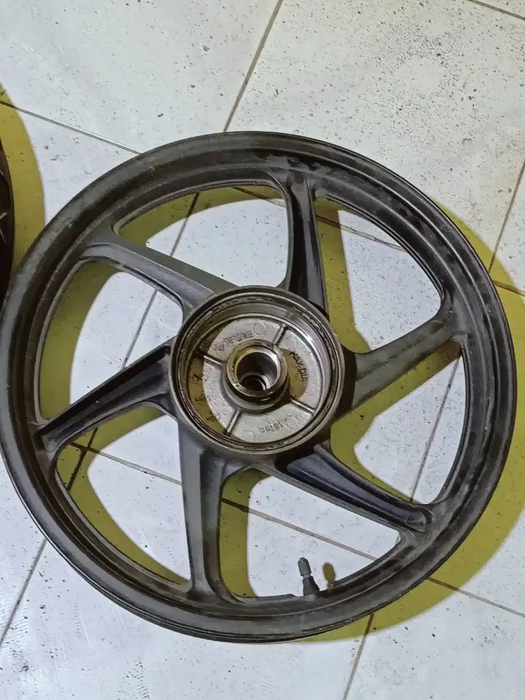 Jual aksesoris : sokbreker_velg_ban luar_second