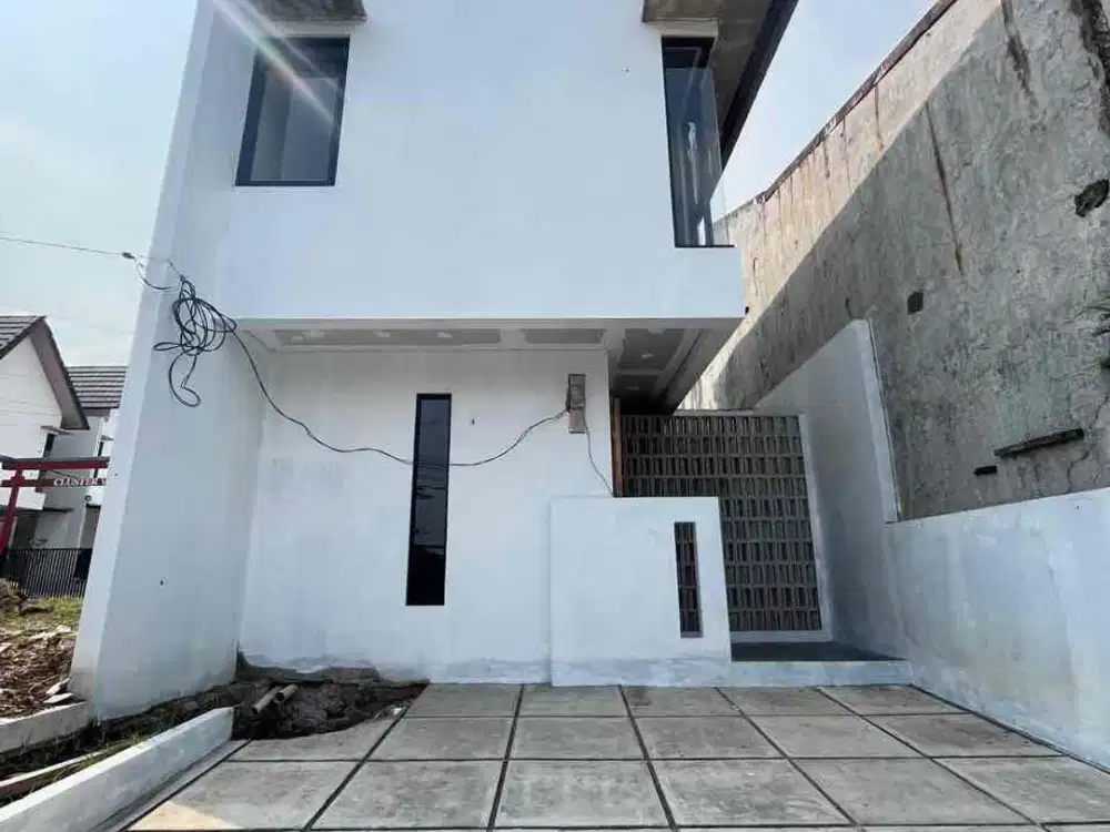 rumah 2 lantai 3 kamar tidur shm di Cihanjuang dkt Sariwangi ciwaruga cimahi