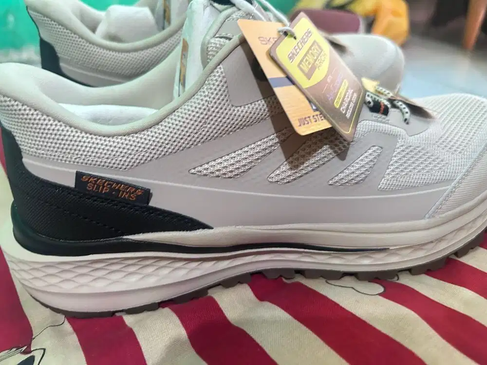 Sepatu Skechers cowok