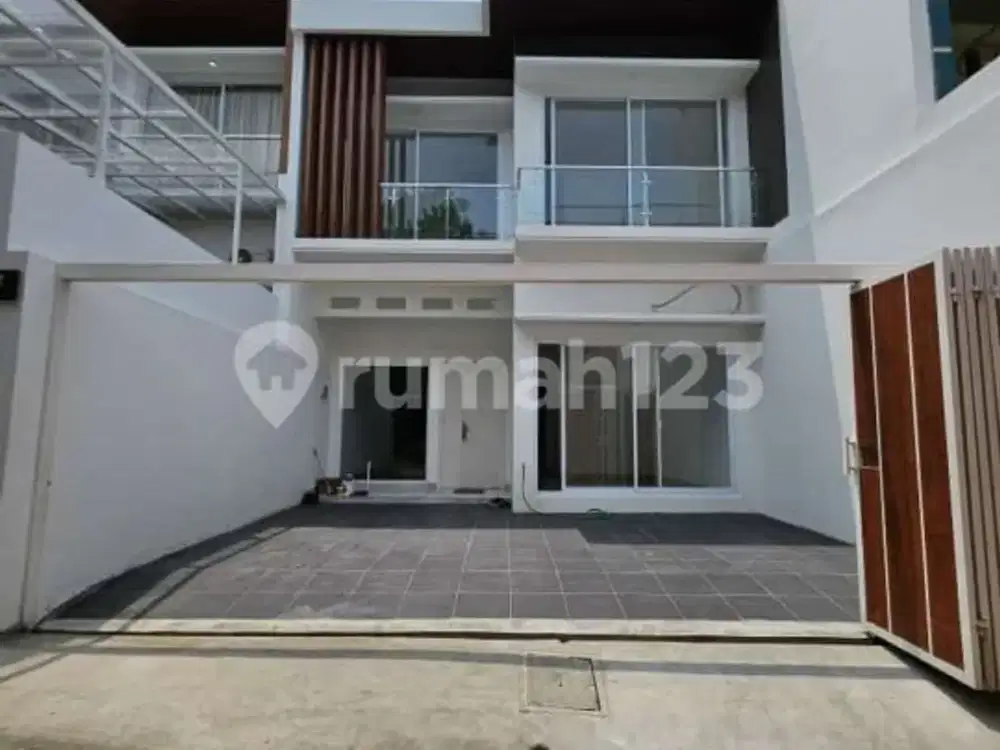 Rumah Modern Tropis Baru di Jagakarsa