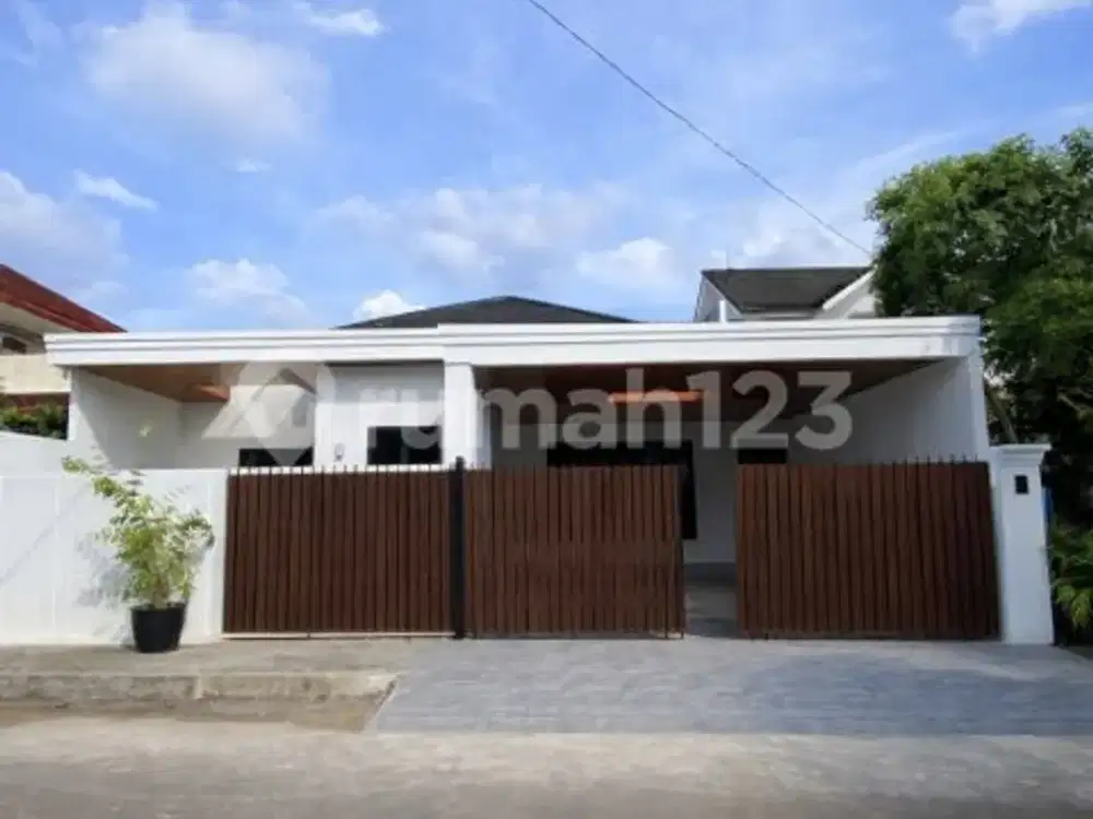 Rumah Baru Elegan di Cinere, Depok - Taman Belakang Cantik
