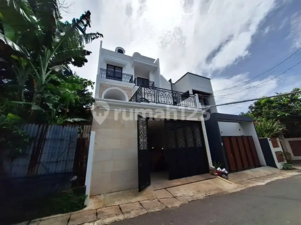 Rumah Baru Dengan Kolam Renang Di Jagakarsa