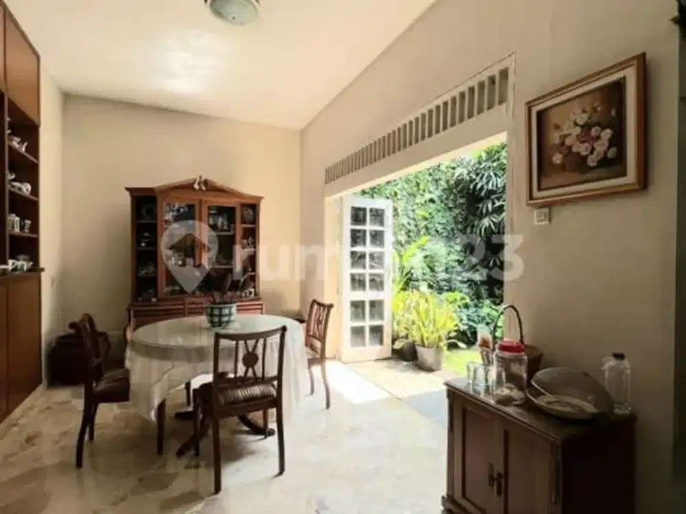 Rumah Dengan Halaman, Lantai Marmer Ada Rooftop di Komplek Strategis Cinere