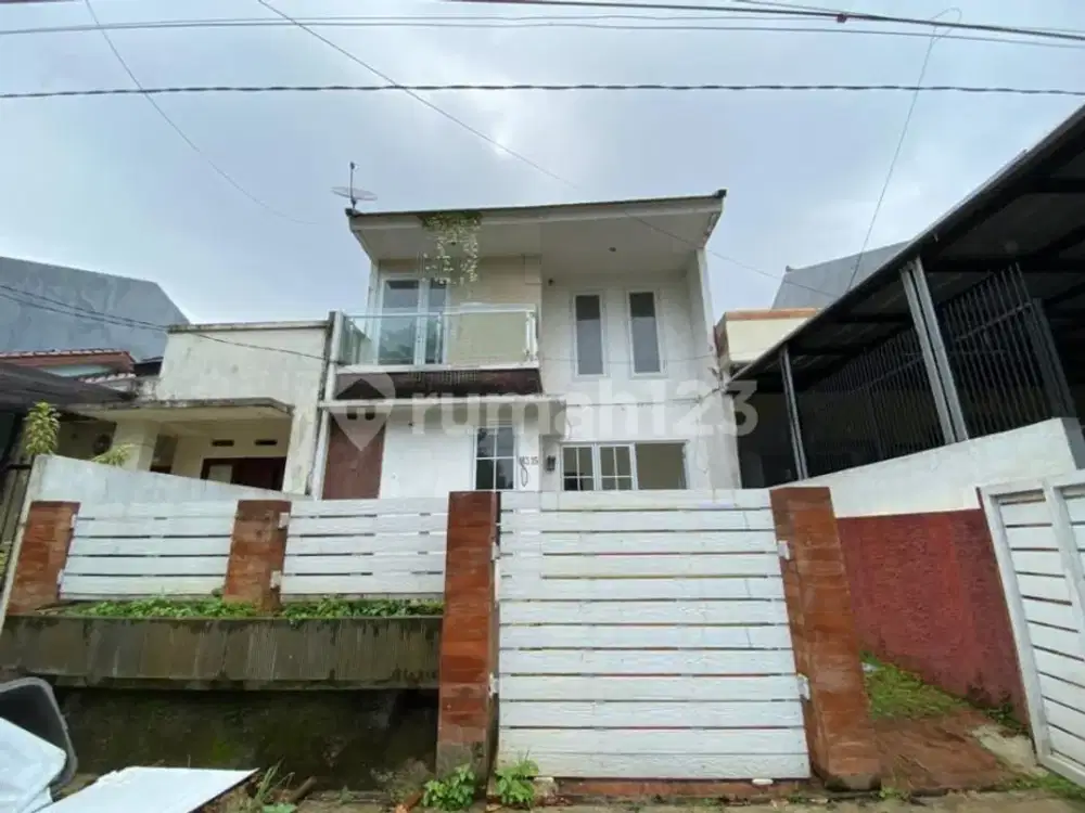 Rumah Terawat Layout Luas Lokasi Strategis di Cinere