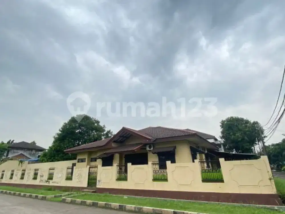 Rumah 1 Lantai Posisi Hook di Cinere - Luas Tanah 857 M2 Lokasi Strategis