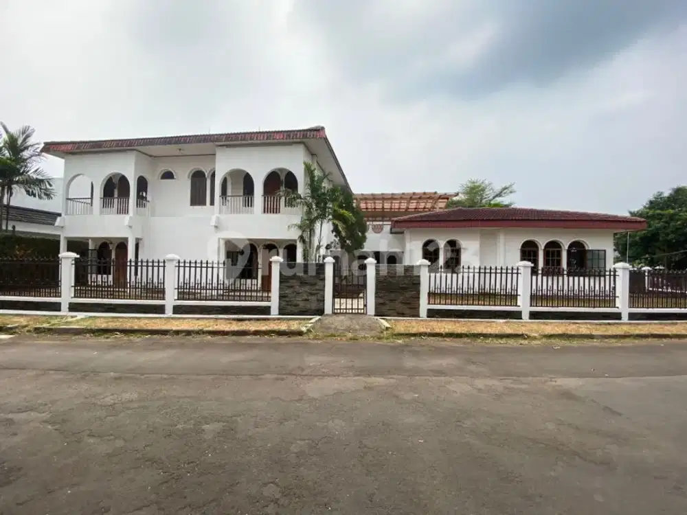 Rumah Row Jalan Lebar Posisi Hook 2 Lantai di Cinere Luas Tanah 800 M2