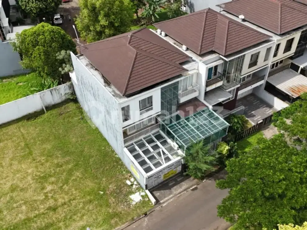 Rumah Mewah 3 Lantai di Grand Wisata Bekasi - Semi Furnished, Kawasan Premium, Dekat Tol