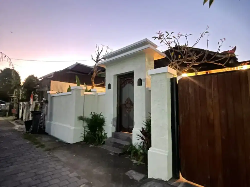 RUMAH CANTIK EXCLUSIVE DI JL SIULAN DENPASAR TIMUR DEKAT MALL