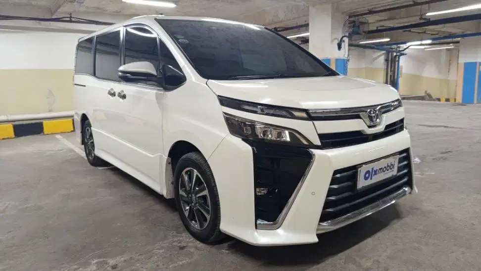 DP MURAH Toyota Voxy 2.0 Bensin-AT 2018  CSYQB